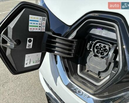 Белый Рено Зое, объемом двигателя 0 л и пробегом 12 тыс. км за 15300 $, фото 52 на Automoto.ua