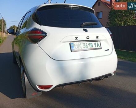 Белый Рено Зое, объемом двигателя 0 л и пробегом 58 тыс. км за 12300 $, фото 12 на Automoto.ua