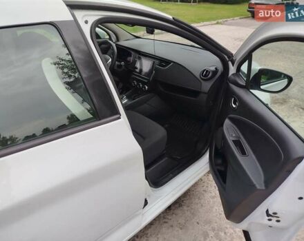 Білий Рено Зое, об'ємом двигуна 0 л та пробігом 105 тис. км за 11800 $, фото 1 на Automoto.ua