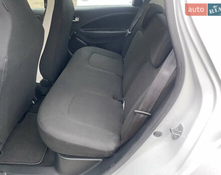 Белый Рено Зое, объемом двигателя 0 л и пробегом 88 тыс. км за 11700 $, фото 7 на Automoto.ua