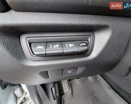 Белый Рено Зое, объемом двигателя 0 л и пробегом 73 тыс. км за 11100 $, фото 13 на Automoto.ua