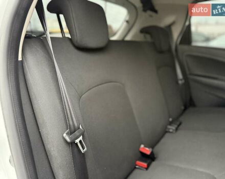 Белый Рено Зое, объемом двигателя 0 л и пробегом 85 тыс. км за 10999 $, фото 10 на Automoto.ua