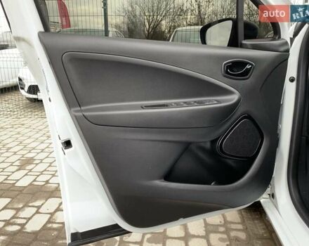 Білий Рено Зое, об'ємом двигуна 0 л та пробігом 124 тис. км за 11955 $, фото 22 на Automoto.ua