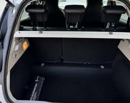 Белый Рено Зое, объемом двигателя 0 л и пробегом 33 тыс. км за 13800 $, фото 18 на Automoto.ua