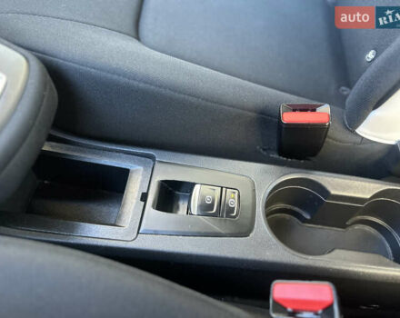 Белый Рено Зое, объемом двигателя 0 л и пробегом 86 тыс. км за 11800 $, фото 19 на Automoto.ua