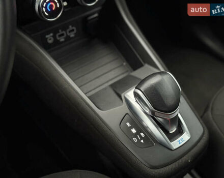 Белый Рено Зое, объемом двигателя 0 л и пробегом 85 тыс. км за 10999 $, фото 23 на Automoto.ua