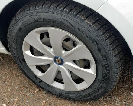 Белый Рено Зое, объемом двигателя 0 л и пробегом 124 тыс. км за 11955 $, фото 23 на Automoto.ua