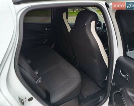Белый Рено Зое, объемом двигателя 0 л и пробегом 92 тыс. км за 13600 $, фото 2 на Automoto.ua