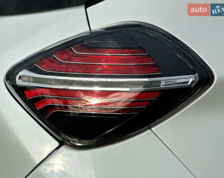 Белый Рено Зое, объемом двигателя 0 л и пробегом 106 тыс. км за 11300 $, фото 21 на Automoto.ua