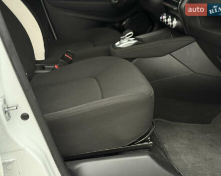 Белый Рено Зое, объемом двигателя 0 л и пробегом 85 тыс. км за 10999 $, фото 37 на Automoto.ua