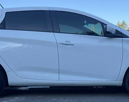 Белый Рено Зое, объемом двигателя 0 л и пробегом 125 тыс. км за 11500 $, фото 6 на Automoto.ua