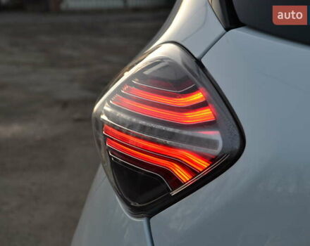 Белый Рено Зое, объемом двигателя 0 л и пробегом 50 тыс. км за 13999 $, фото 45 на Automoto.ua