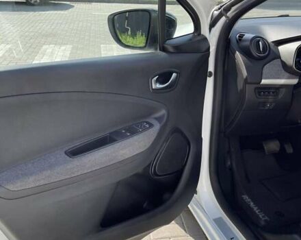 Белый Рено Зое, объемом двигателя 0 л и пробегом 31 тыс. км за 13800 $, фото 6 на Automoto.ua