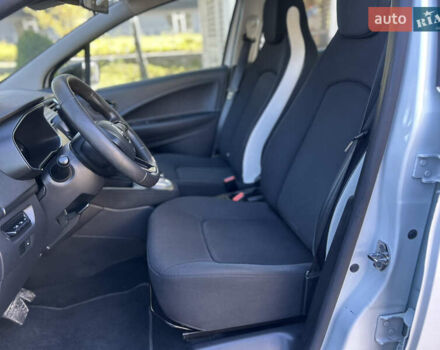 Белый Рено Зое, объемом двигателя 0 л и пробегом 86 тыс. км за 11800 $, фото 7 на Automoto.ua