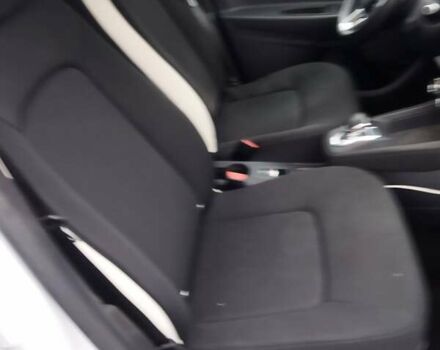 Белый Рено Зое, объемом двигателя 0 л и пробегом 82 тыс. км за 11300 $, фото 13 на Automoto.ua