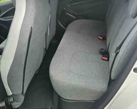 Белый Рено Зое, объемом двигателя 0 л и пробегом 51 тыс. км за 13300 $, фото 27 на Automoto.ua