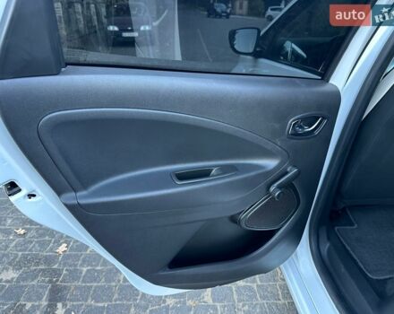 Білий Рено Зое, об'ємом двигуна 0 л та пробігом 80 тис. км за 13200 $, фото 35 на Automoto.ua
