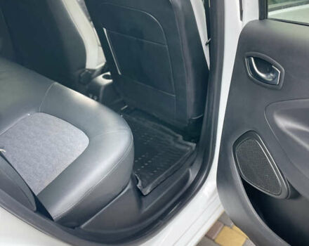 Белый Рено Зое, объемом двигателя 0 л и пробегом 126 тыс. км за 11950 $, фото 16 на Automoto.ua