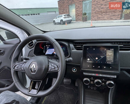 Белый Рено Зое, объемом двигателя 0 л и пробегом 56 тыс. км за 11999 $, фото 12 на Automoto.ua