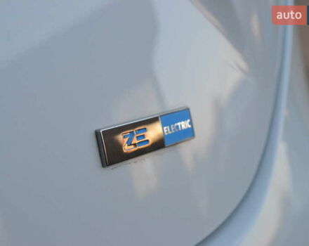 Белый Рено Зое, объемом двигателя 0 л и пробегом 50 тыс. км за 13999 $, фото 46 на Automoto.ua