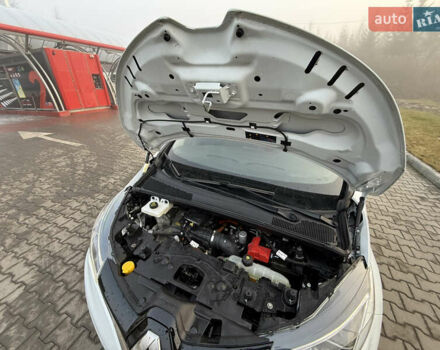 Белый Рено Зое, объемом двигателя 0 л и пробегом 68 тыс. км за 11400 $, фото 17 на Automoto.ua