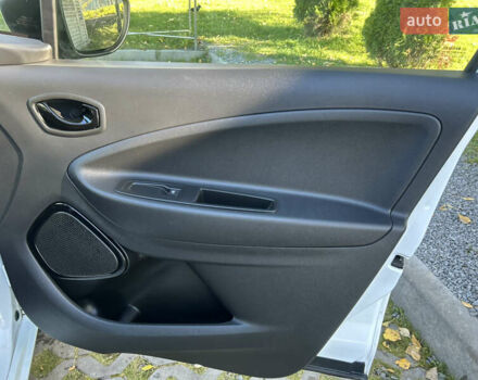 Белый Рено Зое, объемом двигателя 0 л и пробегом 86 тыс. км за 11800 $, фото 8 на Automoto.ua