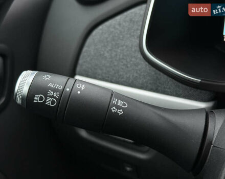 Белый Рено Зое, объемом двигателя 0 л и пробегом 52 тыс. км за 12999 $, фото 38 на Automoto.ua