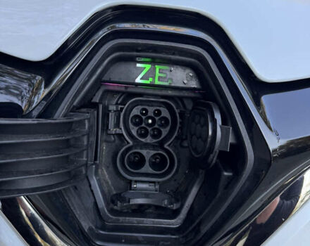 Белый Рено Зое, объемом двигателя 0 л и пробегом 33 тыс. км за 13800 $, фото 11 на Automoto.ua