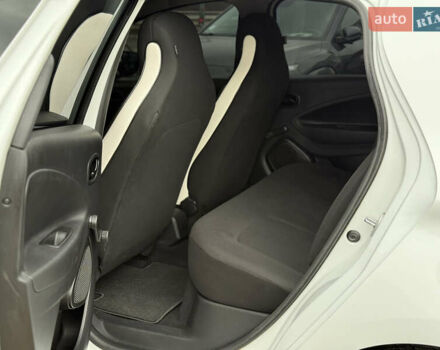 Белый Рено Зое, объемом двигателя 0 л и пробегом 85 тыс. км за 10999 $, фото 22 на Automoto.ua