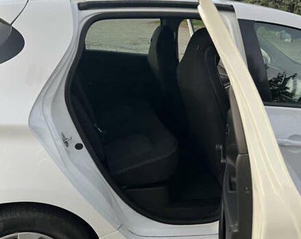 Білий Рено Зое, об'ємом двигуна 0 л та пробігом 70 тис. км за 11600 $, фото 11 на Automoto.ua