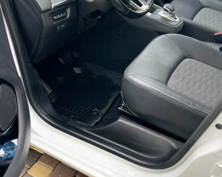 Белый Рено Зое, объемом двигателя 0 л и пробегом 126 тыс. км за 11950 $, фото 20 на Automoto.ua