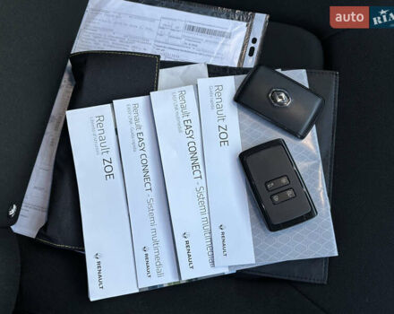 Белый Рено Зое, объемом двигателя 0 л и пробегом 29 тыс. км за 11999 $, фото 26 на Automoto.ua