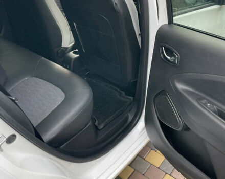 Белый Рено Зое, объемом двигателя 0 л и пробегом 126 тыс. км за 11950 $, фото 17 на Automoto.ua