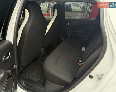 Белый Рено Зое, объемом двигателя 0 л и пробегом 49 тыс. км за 12900 $, фото 17 на Automoto.ua