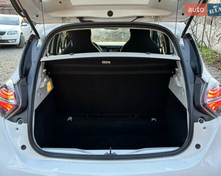 Белый Рено Зое, объемом двигателя 0 л и пробегом 29 тыс. км за 11999 $, фото 23 на Automoto.ua