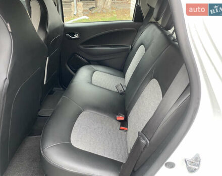 Белый Рено Зое, объемом двигателя 0 л и пробегом 57 тыс. км за 11900 $, фото 7 на Automoto.ua