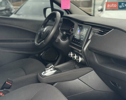 Белый Рено Зое, объемом двигателя 0 л и пробегом 85 тыс. км за 10999 $, фото 36 на Automoto.ua