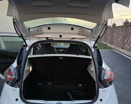 Белый Рено Зое, объемом двигателя 0 л и пробегом 16 тыс. км за 12999 $, фото 38 на Automoto.ua