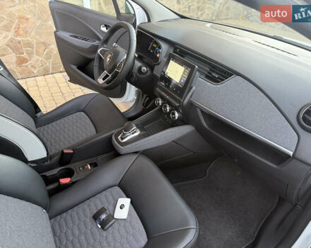 Белый Рено Зое, объемом двигателя 0 л и пробегом 7 тыс. км за 13250 $, фото 9 на Automoto.ua