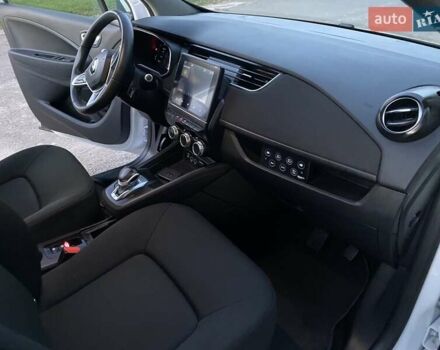 Белый Рено Зое, объемом двигателя 0 л и пробегом 86 тыс. км за 11506 $, фото 15 на Automoto.ua