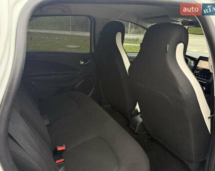 Белый Рено Зое, объемом двигателя 0 л и пробегом 49 тыс. км за 12900 $, фото 20 на Automoto.ua