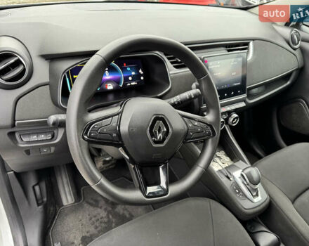 Белый Рено Зое, объемом двигателя 0 л и пробегом 74 тыс. км за 12300 $, фото 19 на Automoto.ua