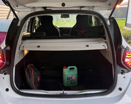 Білий Рено Зое, об'ємом двигуна 0 л та пробігом 33 тис. км за 12800 $, фото 3 на Automoto.ua