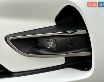 Белый Рено Зое, объемом двигателя 0 л и пробегом 106 тыс. км за 11400 $, фото 16 на Automoto.ua