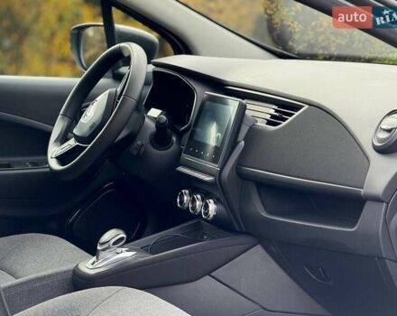 Белый Рено Зое, объемом двигателя 0 л и пробегом 100 тыс. км за 11890 $, фото 5 на Automoto.ua