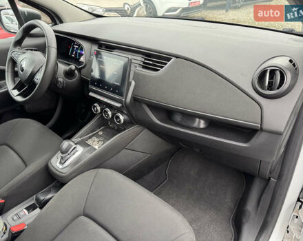 Белый Рено Зое, объемом двигателя 0 л и пробегом 74 тыс. км за 12300 $, фото 26 на Automoto.ua