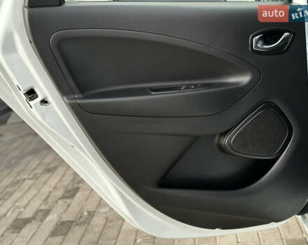 Белый Рено Зое, объемом двигателя 0 л и пробегом 106 тыс. км за 11400 $, фото 33 на Automoto.ua