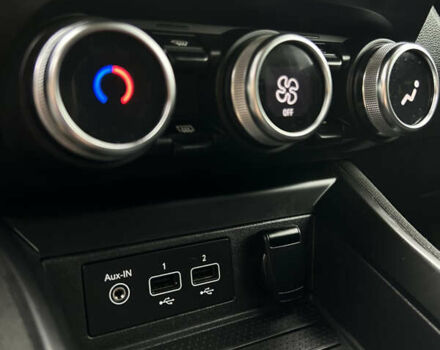 Белый Рено Зое, объемом двигателя 0 л и пробегом 95 тыс. км за 11650 $, фото 64 на Automoto.ua