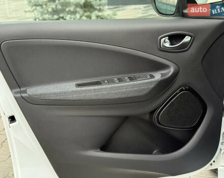 Белый Рено Зое, объемом двигателя 0 л и пробегом 52 тыс. км за 12999 $, фото 14 на Automoto.ua