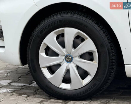 Белый Рено Зое, объемом двигателя 0 л и пробегом 49 тыс. км за 12900 $, фото 12 на Automoto.ua